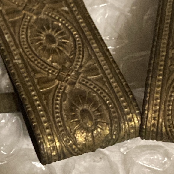 Antique ladies belt buckle . Very ornate design and old style for that vintage - Picture 8 of 10